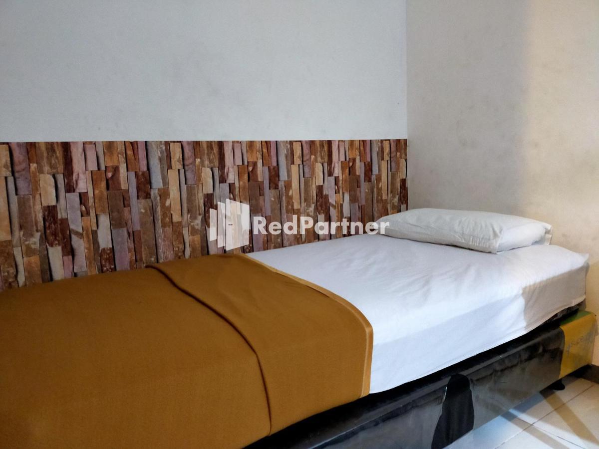 Hotel Ayu Lestari Ternate Redpartner Экстерьер фото